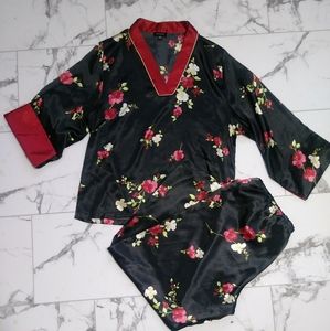 Jones New York silk like Pajama Set
